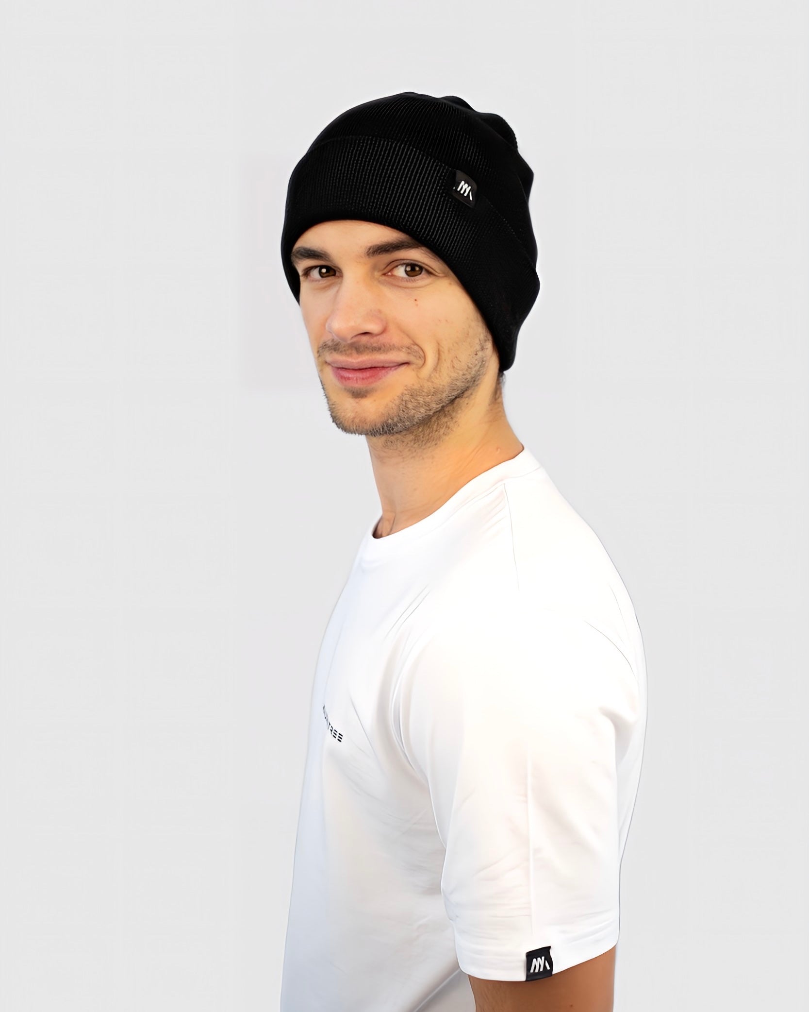 Setze ein Statement mit der Maunatree Unisex-Beanie/Mütze: Stylisch, nachhaltig und vielseitig in verschiedenen Farben (schwarz). Hergestellt aus 80% Bio-Baumwolle und 20% recyceltem Polyester – für bewussten Komfort. Diese Beanie/Mütze trägt das Öko-Tex Siegel, ist vegan und FairWear bestätigt. Ein perfektes Accessoire für umweltbewusste Köpfe. #NachhaltigeMode #Maunatree