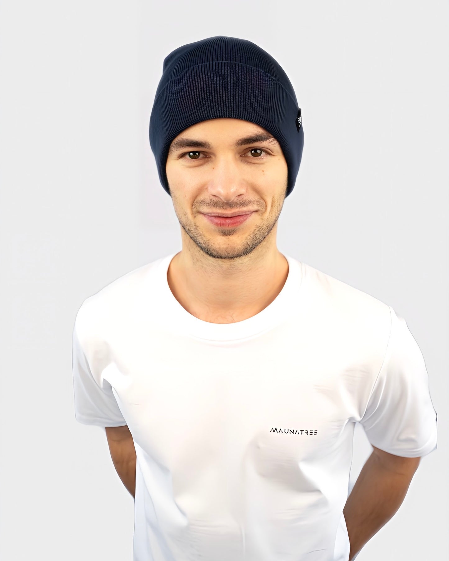 Setze ein Statement mit der Maunatree Unisex-Beanie/Mütze: Stylisch, nachhaltig und vielseitig in verschiedenen Farben (blau). Hergestellt aus 80% Bio-Baumwolle und 20% recyceltem Polyester – für bewussten Komfort. Diese Beanie/Mütze trägt das Öko-Tex Siegel, ist vegan und FairWear bestätigt. Ein perfektes Accessoire für umweltbewusste Köpfe. #NachhaltigeMode #Maunatree"