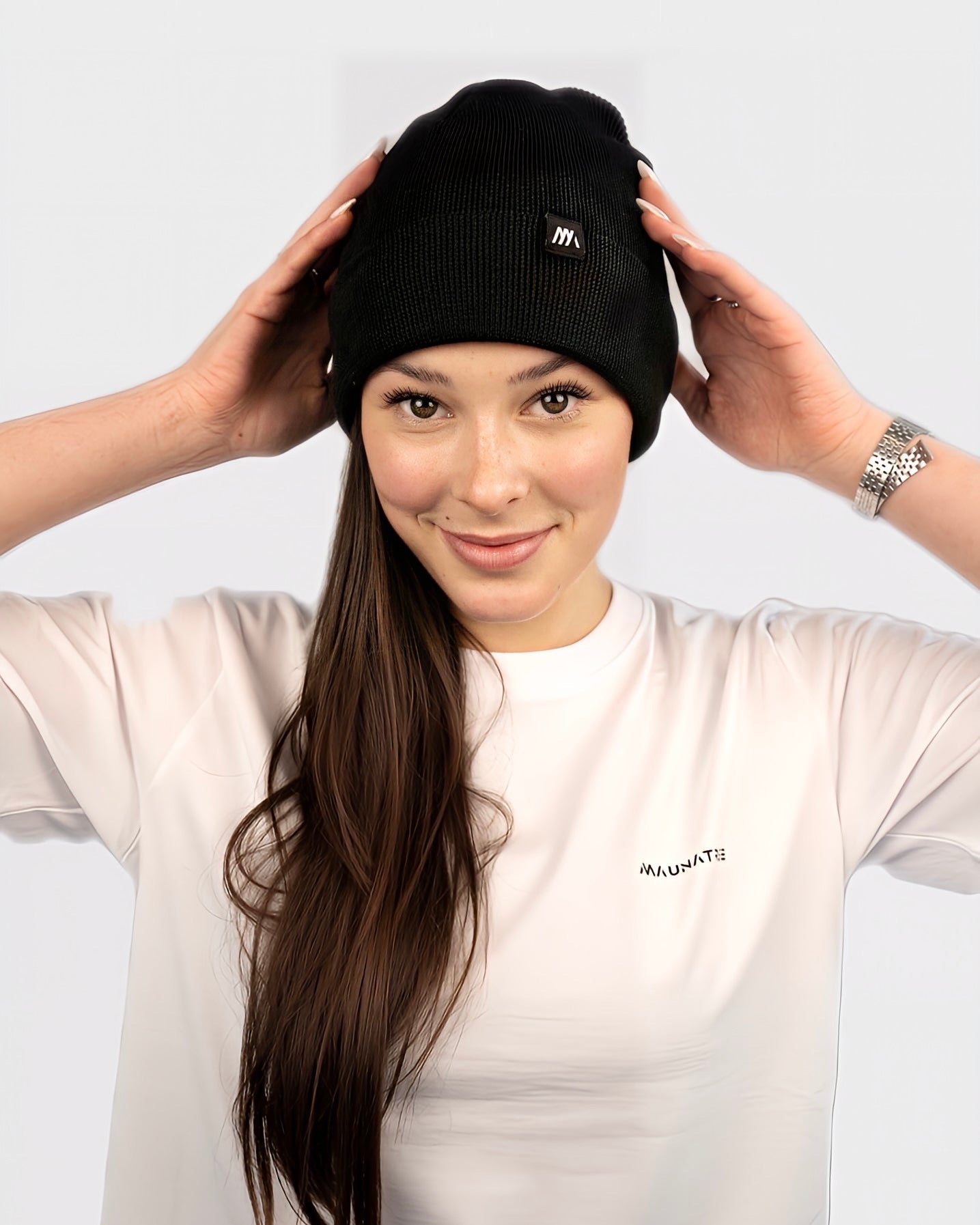 Setze ein Statement mit der Maunatree Unisex-Beanie/Mütze: Stylisch, nachhaltig und vielseitig in verschiedenen Farben (schwarz). Hergestellt aus 80% Bio-Baumwolle und 20% recyceltem Polyester – für bewussten Komfort. Diese Beanie/Mütze trägt das Öko-Tex Siegel, ist vegan und FairWear bestätigt. Ein perfektes Accessoire für umweltbewusste Köpfe. #NachhaltigeMode #Maunatree Mütze Beanie