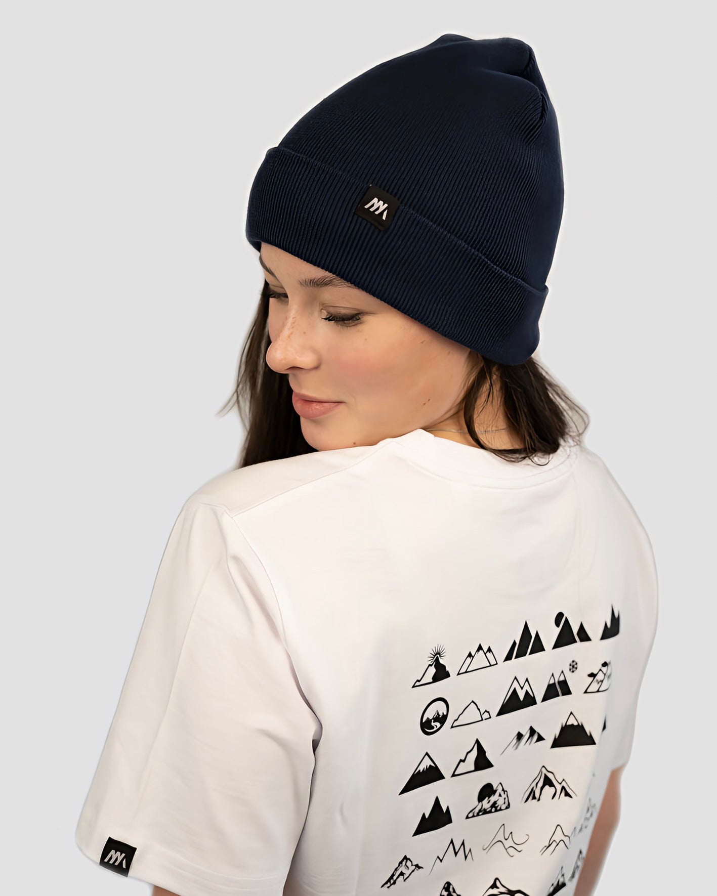 Setze ein Statement mit der Maunatree Unisex-Beanie/Mütze: Stylisch, nachhaltig und vielseitig in verschiedenen Farben (blau). Hergestellt aus 80% Bio-Baumwolle und 20% recyceltem Polyester – für bewussten Komfort. Diese Beanie/Mütze trägt das Öko-Tex Siegel, ist vegan und FairWear bestätigt. Ein perfektes Accessoire für umweltbewusste Köpfe. #NachhaltigeMode #Maunatree"