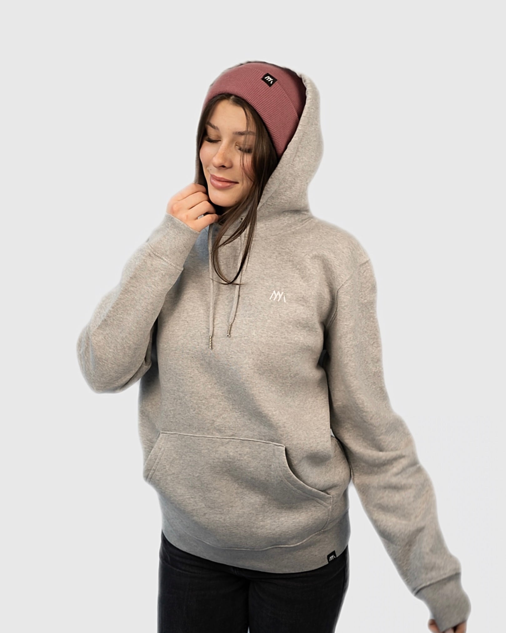 Maunatree's nachhaltiger Kapuzenpullover Hoodie aus Bio-Baumwolle, Pulli in Hellgrau mit gesticktem Logo, 100% Bio, Öko-Tex zertifiziert, vegan, FairWear bestätigt, mit Natur Logo, Unisex für Männer & Frauen, Geschenkidee, Mountainbike & MTB, Natur, Sportlicher Look, Snowboard, Berg und Ski