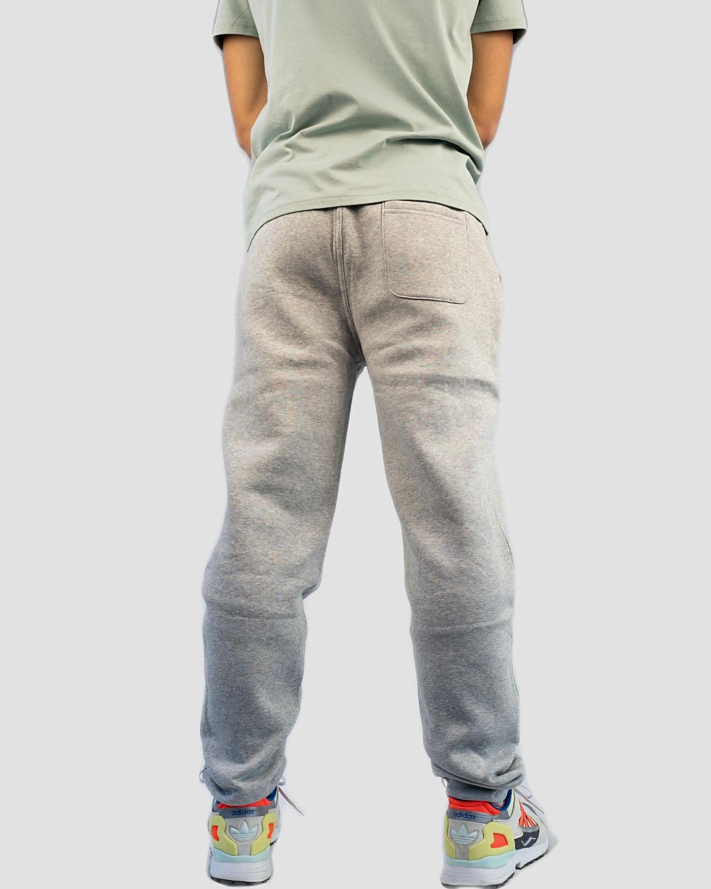 Jogginhose Pants Trainingshose in hellgrau grau für Herren und Damen, Unisex, Bio Baumwolle, Sport, Natur, gesticktes Logo, Nachhaltig und vegan produziert und Öko-Tex zertifiziert, auch für Jungen und Mädchen