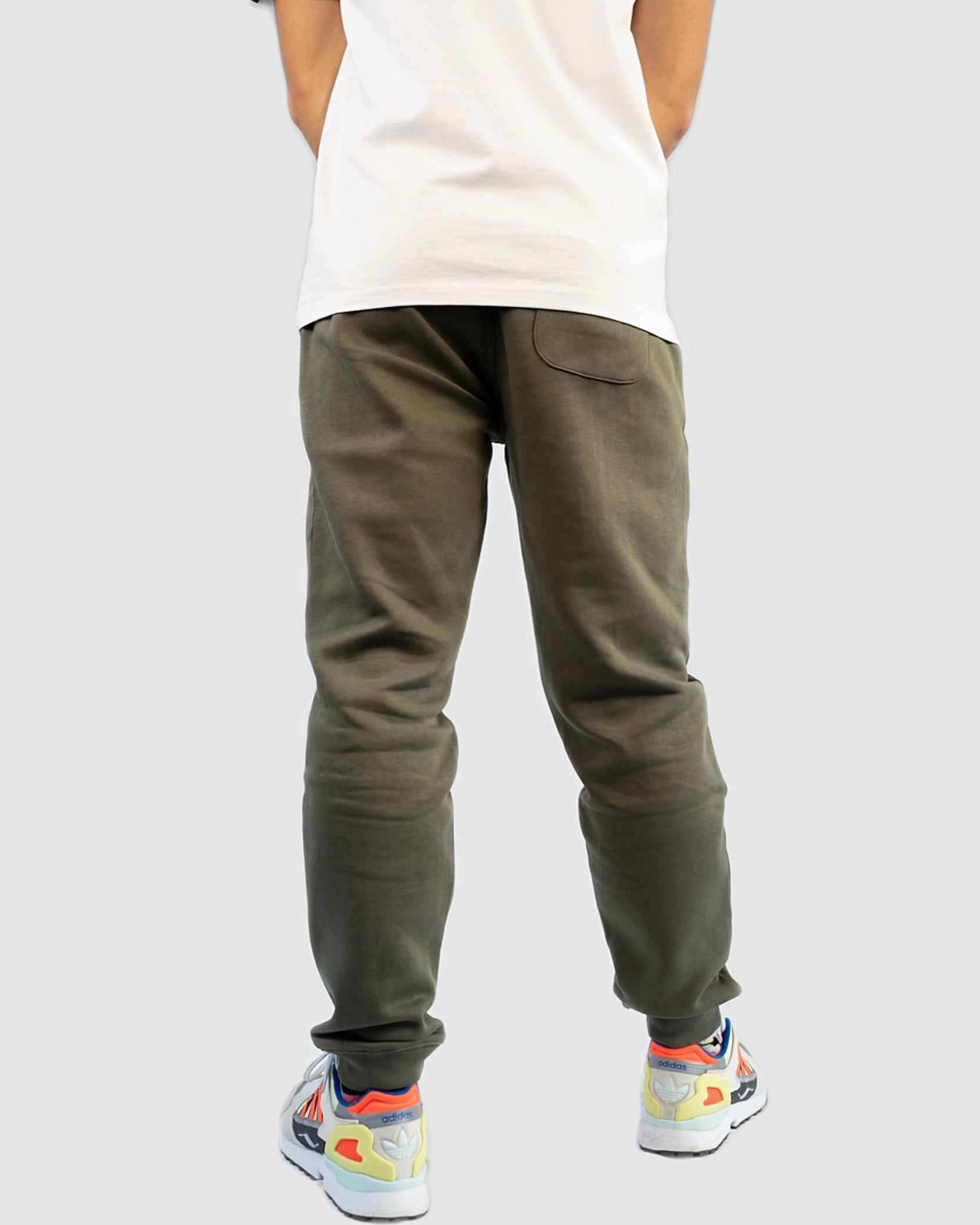 Jogginhose Pants Trainingshose in Khaki für Herren und Damen, Unisex, Bio Baumwolle, Sport, Natur, gesticktes Logo, Nachhaltig und vegan produziert und Öko-Tex zertifiziert, auch für Jungen und Mädchen