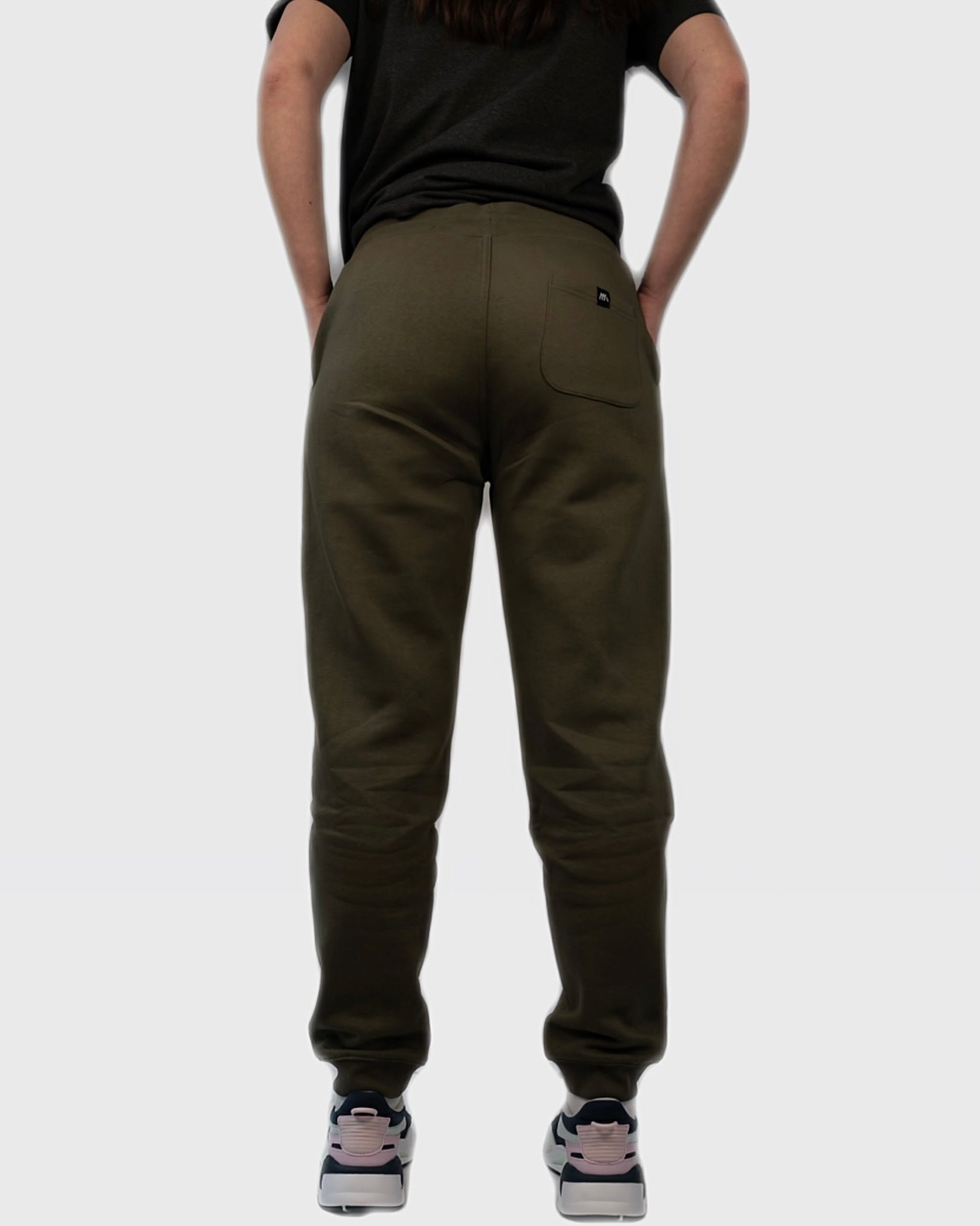 Jogginhose Pants Trainingshose in Khaki für Herren und Damen, Unisex, Bio Baumwolle, Sport, Natur, gesticktes Logo, Nachhaltig und vegan produziert und Öko-Tex zertifiziert, auch für Jungen und Mädchen