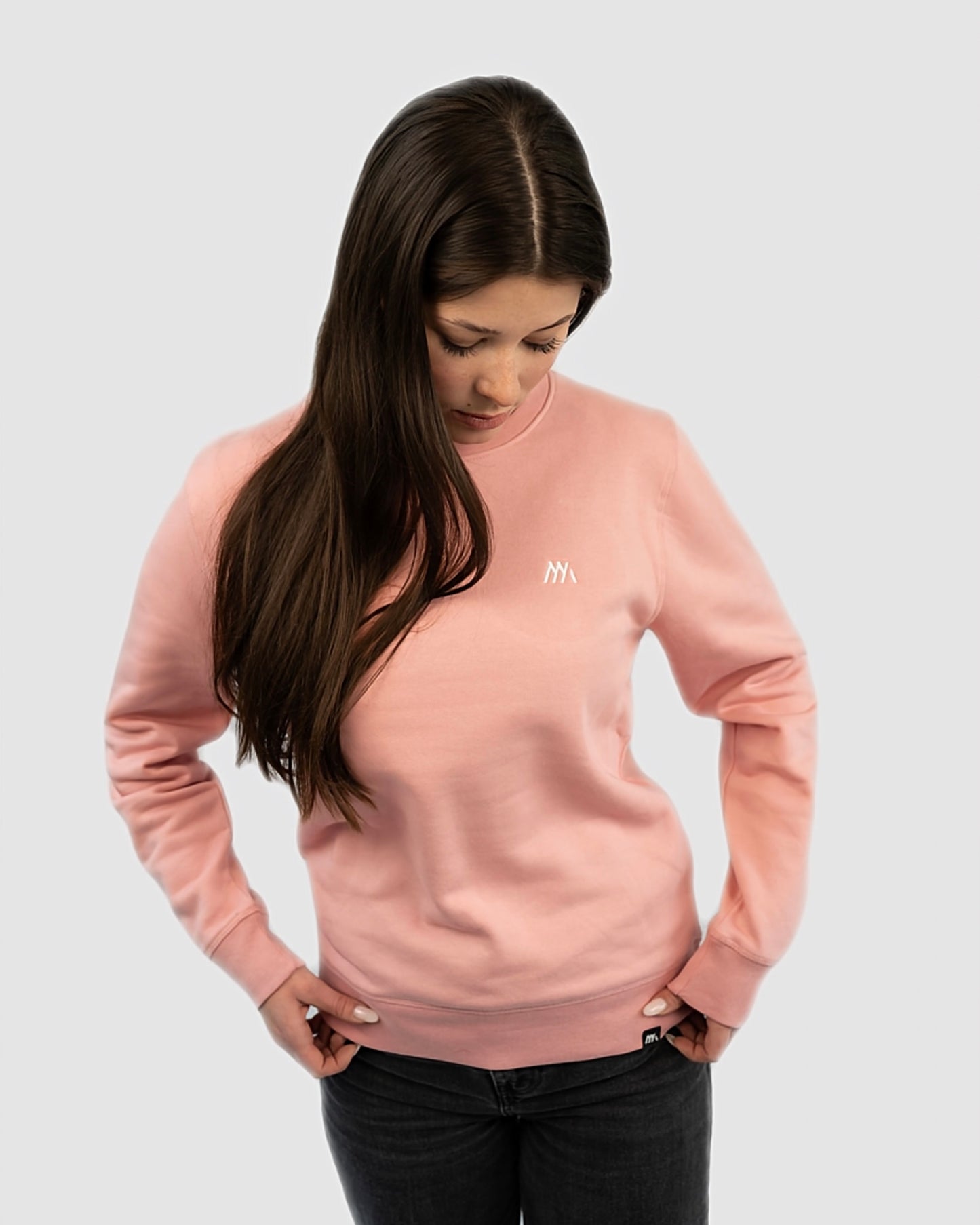 Sweatshirt für Herren und Damen in Dunkelgrau mit Volgel Motiv in verschiedenen Größen und Farben, Vegan und FariWear sowie Öko-Tex zertfifiziert, Pullover ohne Kapuze für Damen und Herren sowie Jungen und Mädchen, Nachhaltig und Modern aus Biobaumwolle und recyceltem Polyester, auch als Geschenkidee, in Pink und gestricktem Logo