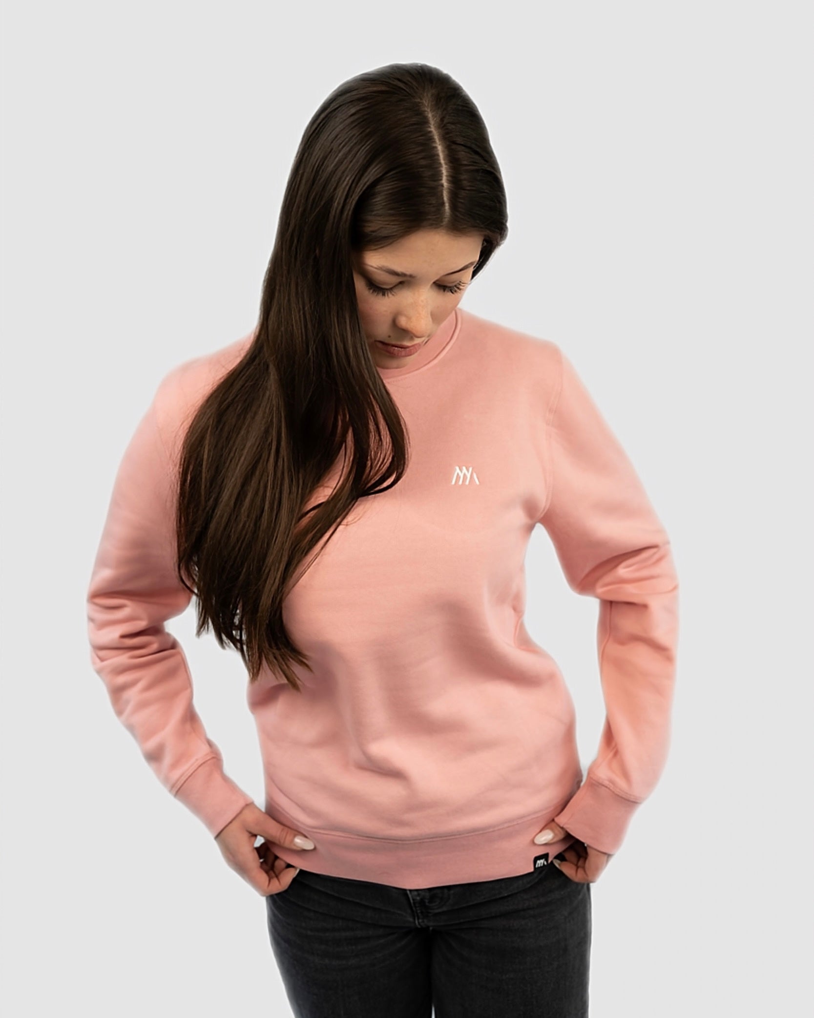 Sweatshirt für Herren und Damen in Dunkelgrau mit Volgel Motiv in verschiedenen Größen und Farben, Vegan und FariWear sowie Öko-Tex zertfifiziert, Pullover ohne Kapuze für Damen und Herren sowie Jungen und Mädchen, Nachhaltig und Modern aus Biobaumwolle und recyceltem Polyester, auch als Geschenkidee, in Pink und gestricktem Logo