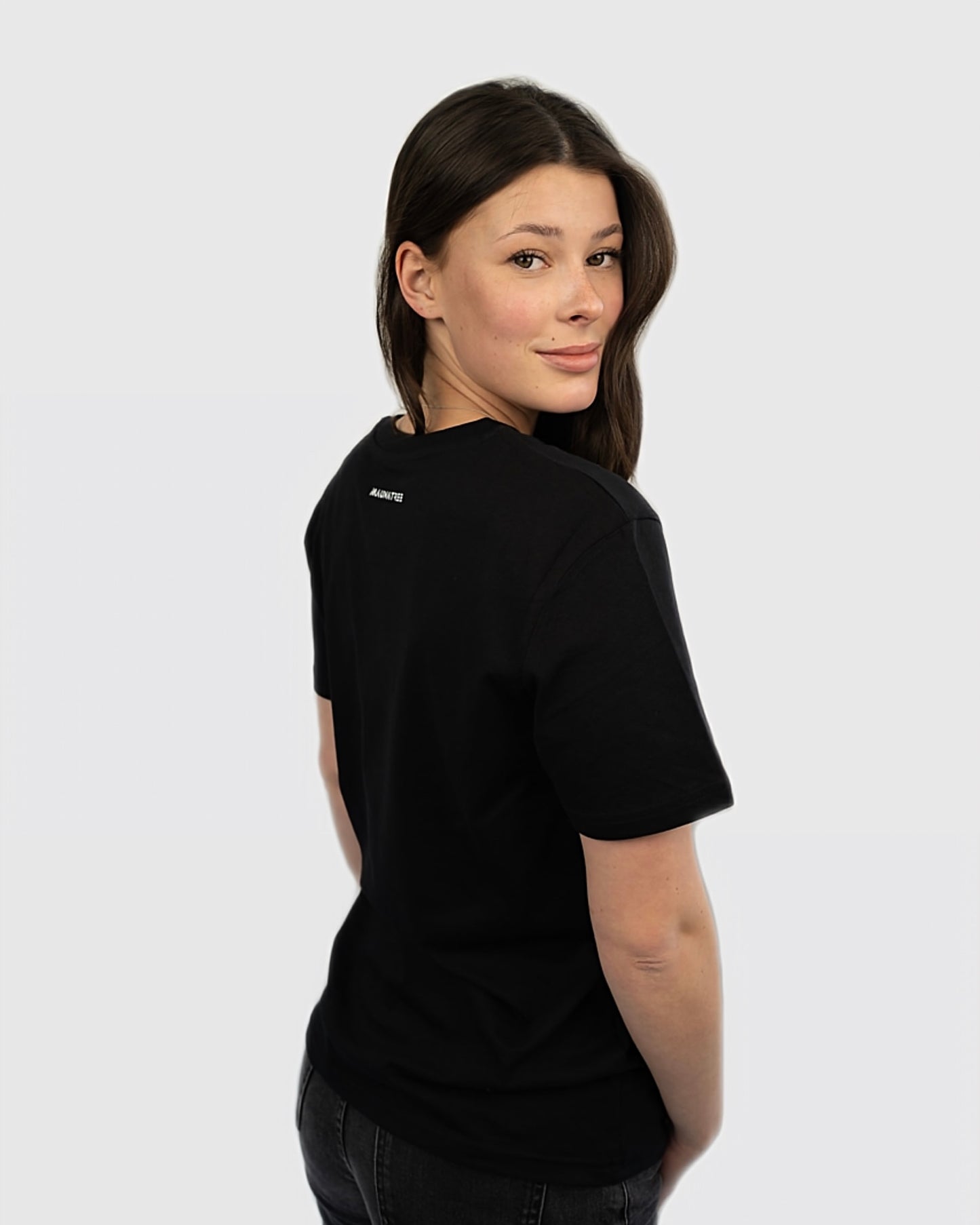 Maunatree's nachhaltiges Basic Shirt aus Bio-Baumwolle, Shirt in Schwarz, 100% Bio, Öko-Tex zertifiziert, vegan, FairWear bestätigt, mit Natur Logo, Unisex für Männer & Frauen, Geschenkidee, Mountainbike & MTB, Natur, Sportlicher Look #NachhaltigeMode #Maunatree