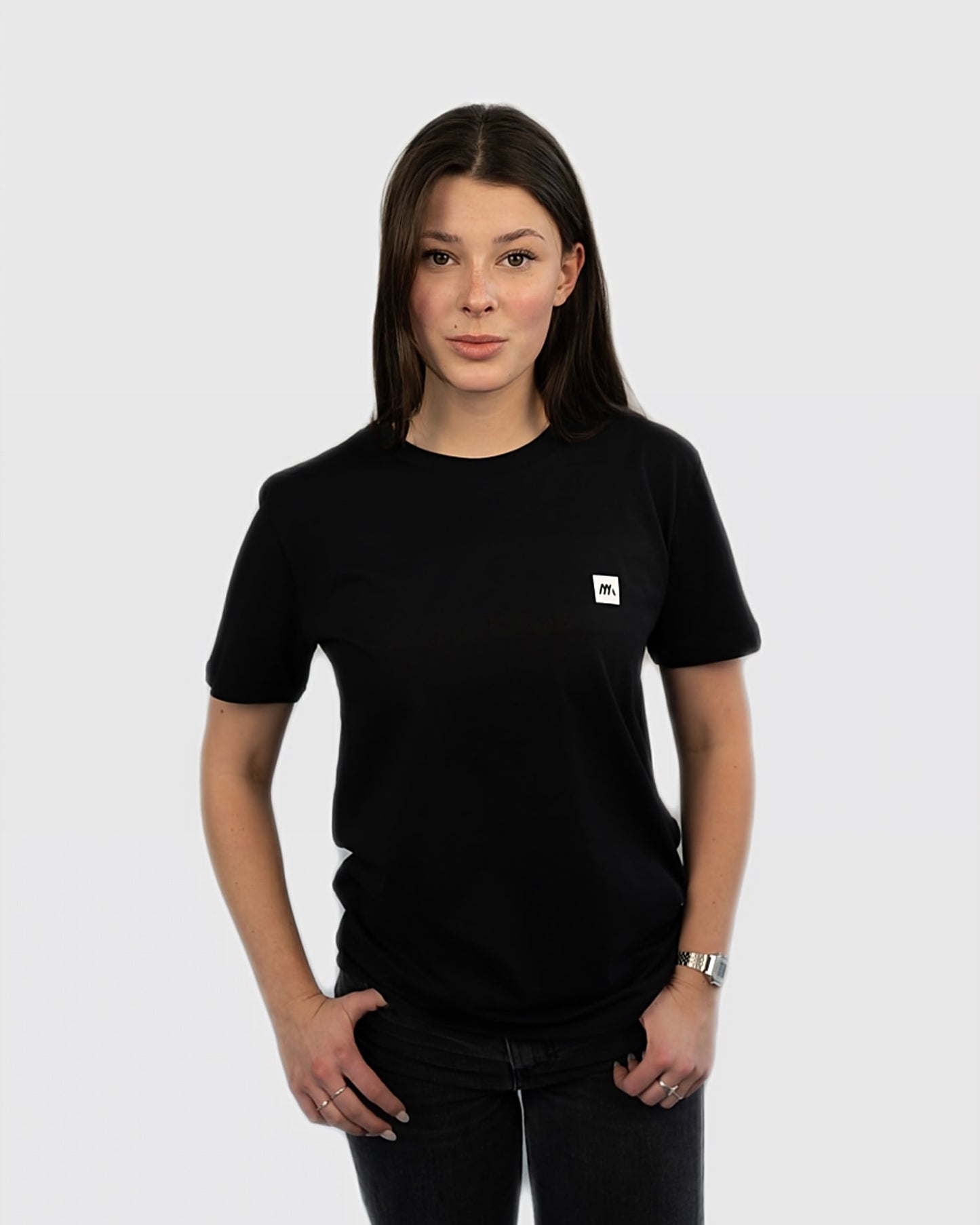 Maunatree's nachhaltiges Basic Shirt aus Bio-Baumwolle, Shirt in Schwarz, 100% Bio, Öko-Tex zertifiziert, vegan, FairWear bestätigt, mit Natur Logo, Unisex für Männer & Frauen, Geschenkidee, Mountainbike & MTB, Natur, Sportlicher Look #NachhaltigeMode #Maunatree