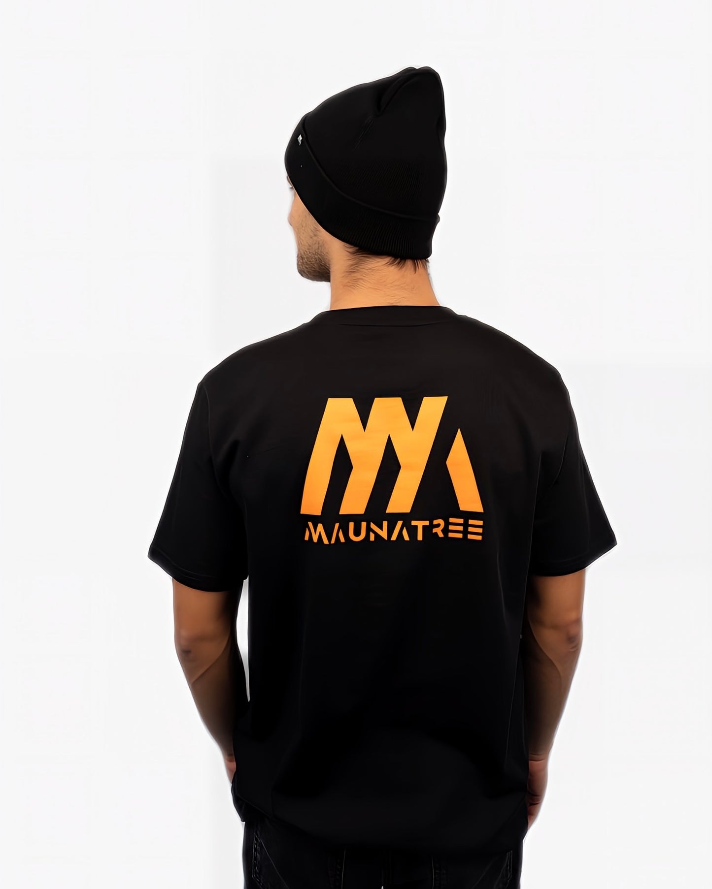 Maunatree's nachhaltiges Basic Shirt aus Bio-Baumwolle, Shirt in Schwarz mit orangenem Design auf dem Rücken, 100% Bio, Öko-Tex zertifiziert, vegan, FairWear bestätigt, mit Natur Logo, Unisex für Männer & Frauen, Geschenkidee, Mountainbike & MTB, Natur, Sportlicher Look #NachhaltigeMode #Maunatree