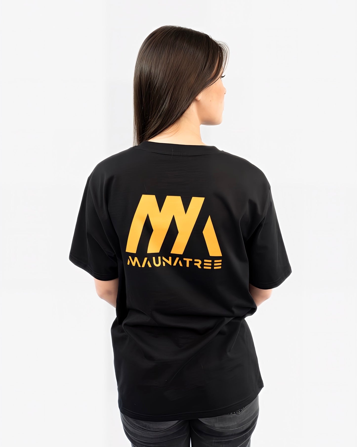 Maunatree's nachhaltiges Basic Shirt aus Bio-Baumwolle, Shirt in Schwarz mit orangenem Design auf dem Rücken, 100% Bio, Öko-Tex zertifiziert, vegan, FairWear bestätigt, mit Natur Logo, Unisex für Männer & Frauen, Geschenkidee, Mountainbike & MTB, Natur, Sportlicher Look #NachhaltigeMode #Maunatree