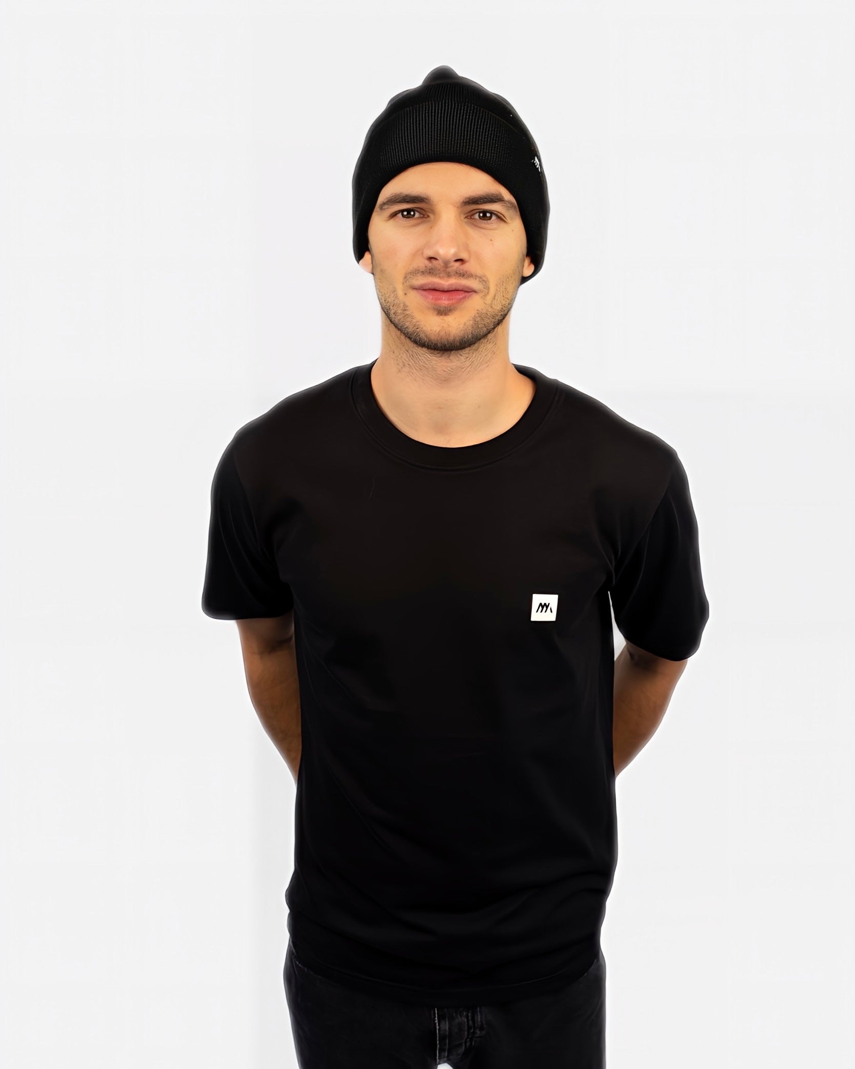 Maunatree's nachhaltiges Basic Shirt aus Bio-Baumwolle, Shirt in Schwarz mit weißem Design auf dem Rücken, 100% Bio, Öko-Tex zertifiziert, vegan, FairWear bestätigt, mit Natur Logo, Unisex für Männer & Frauen, Geschenkidee, Mountainbike & MTB, Natur, Sportlicher Look, Snowboard, Berg und Ski