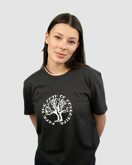 Maunatree's nachhaltiges Shirt aus Bio-Baumwolle, Shirt in Dunkelgrau, 100% Bio, Öko-Tex zertifiziert, vegan, FairWear bestätigt, mit Natur Logo Baum Brust, Unisex für Männer & Frauen, Geschenkidee, Mountainbike & MTB, Natur, #NachhaltigeMode #Maunatree